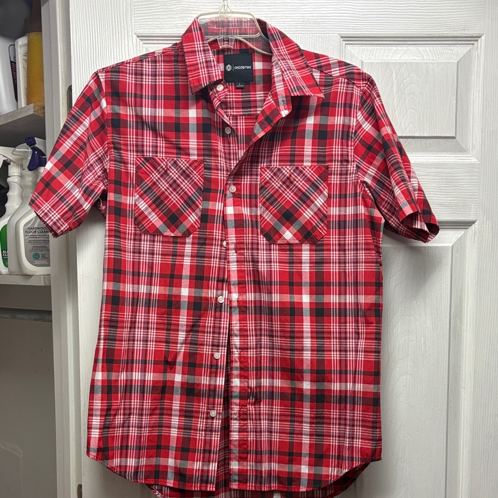 Akedemiks Men's Plaid Button-Down Shirt in Red and Black